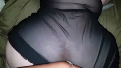 Негр большим хуем ебёт раком толстожопую дочку друга и снимает с ней порнуху